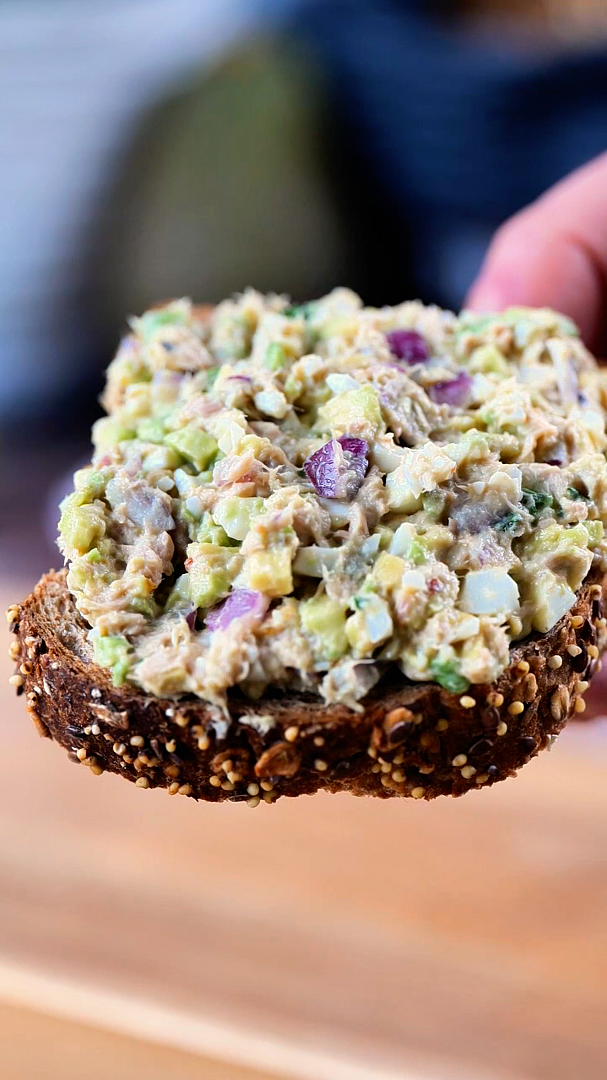 Toast avocat thon