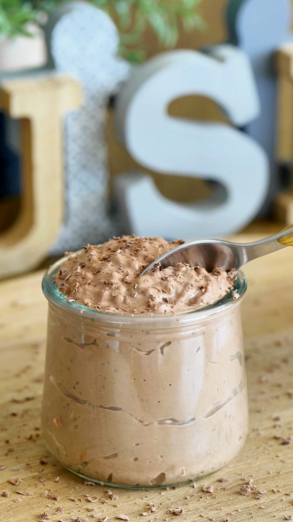 Crème chocolat IG bas express servie dans un petit bol, texture onctueuse et gourmande au cacao