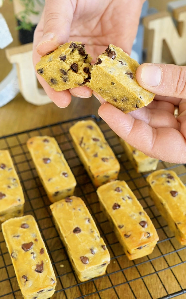Snack healthy vanille chocolat présenté en bouchées gourmandes et équilibrées