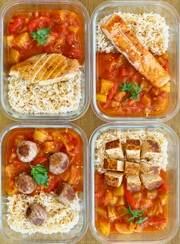 Ratatouille en 4 versions avec poulet, saumon, boulettes et tofu accompagnée de riz pour le batch cooking