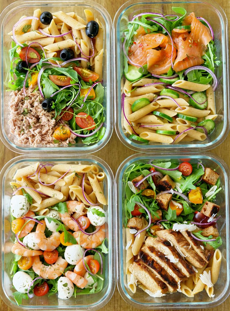 Batch Cooking spécial pasta en 4 versions avec thon, saumon fumé, crevettes et poulet pour préparer 4 salades de pâtes équilibrées.